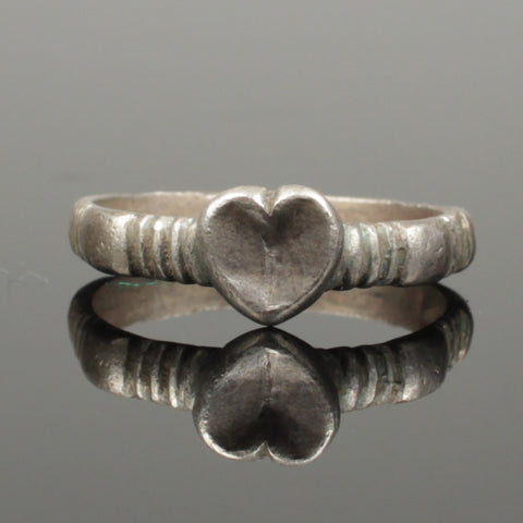 BEAUTIFUL ANCIENT MEDIEVAL SILVER RING WITH HEART - CIRCA 15TH C