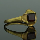 BEAUTIFUL MEDIEVAL GOLD & GARNET QUATREFOIL RING - CIRCA 14th-15th Century AD