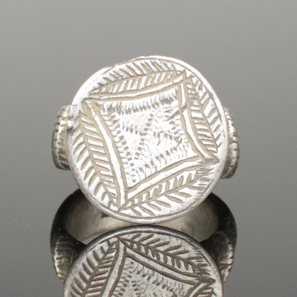 SUBSTANTIAL HEAVY ANCIENT MEDIEVAL SILVER RING WITH CROSS DETAIL - 15T ...