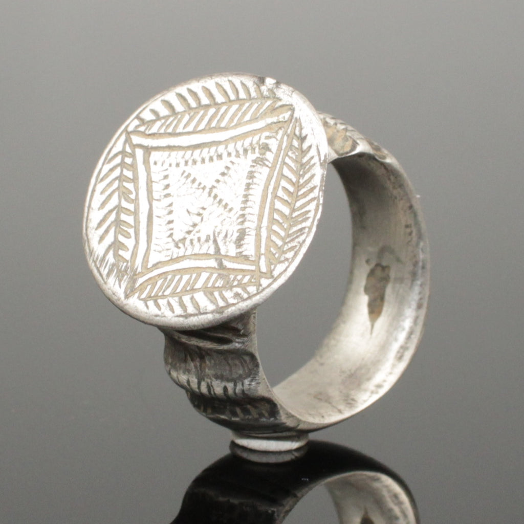 SUBSTANTIAL HEAVY ANCIENT MEDIEVAL SILVER RING WITH CROSS DETAIL - 15T ...