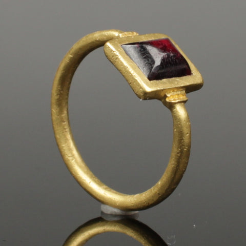 STUNNING RENAISSANCE GOLD & GARNET RING - CIRCA 15th-16th Century AD (3245)