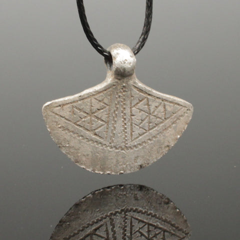 SUPERB ANCIENT VIKING SILVER AXE PENDANT - CIRCA 9th/10thC (A014)