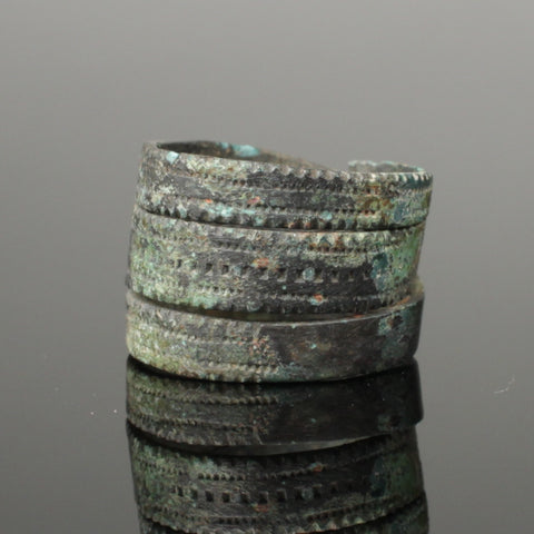 WONDERFUL ANCIENT VIKING BRONZE RING - CIRCA 9th/10th CENTURY (3223)