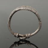 WONDERFUL ANCIENT VIKING SILVER RING - CIRCA 9th/10th CENTURY (0326)