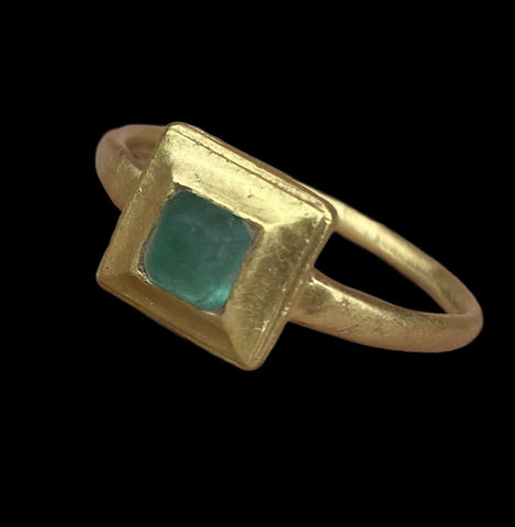BEAUTIFUL MEDIEVAL GOLD & EMERALD RING - CIRCA 13th-14th Century AD (3498)
