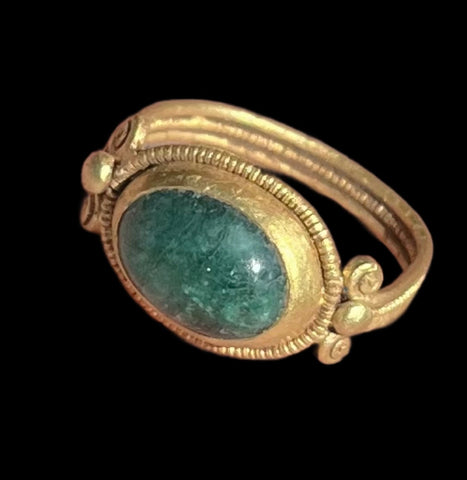 WONDERFUL ANCIENT ROMAN GOLD & EMERALD RING - 2nd Century AD (2119)
