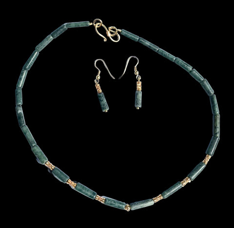 BEAUTIFUL ANCIENT EGYPTIAN MALACHITE BEAD NECKLACE & EARRINGS - CIRCA 2000BC