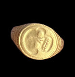 WONDERFUL EARLY 17TH CENTURY GOLD MEMENTO MORI SIGNET RING SKULL RING