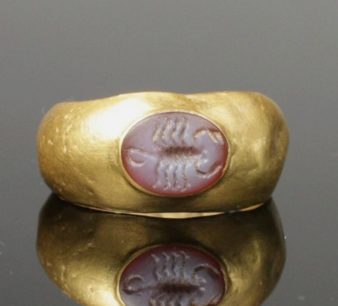 WONDERFUL ANCIENT ROMAN GOLD INTAGLIO RING "SCORPION" - 2nd Century AD (2113)