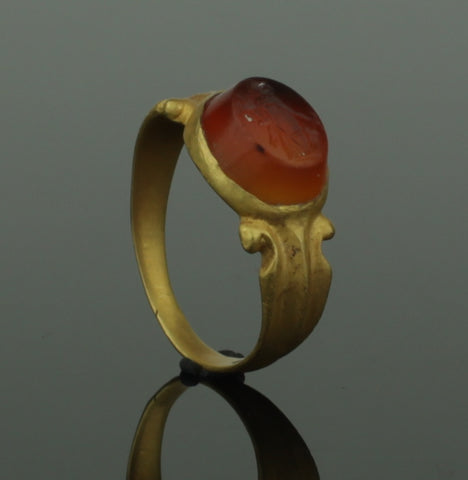BEAUTIFUL ANCIENT ROMAN GOLD INTAGLIO RING WITH FORTUNA - 2nd Century AD (033)