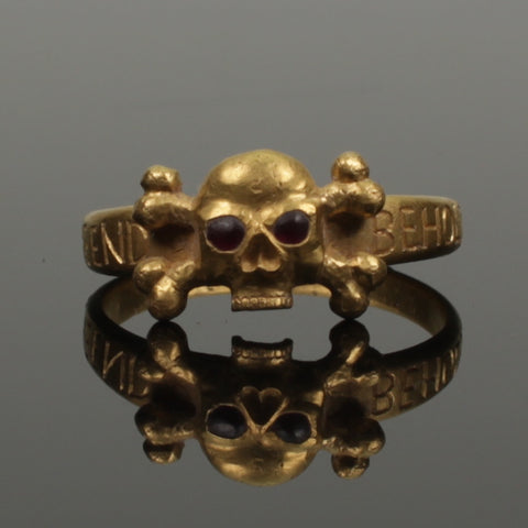 BEAUTIFUL 17th CENTURY GOLD MEMENTO MORI RING WITH JEWELLED EYES
