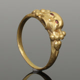 BEAUTIFUL 17th CENTURY GOLD MEMENTO MORI RING WITH GARNET EYES (09921)